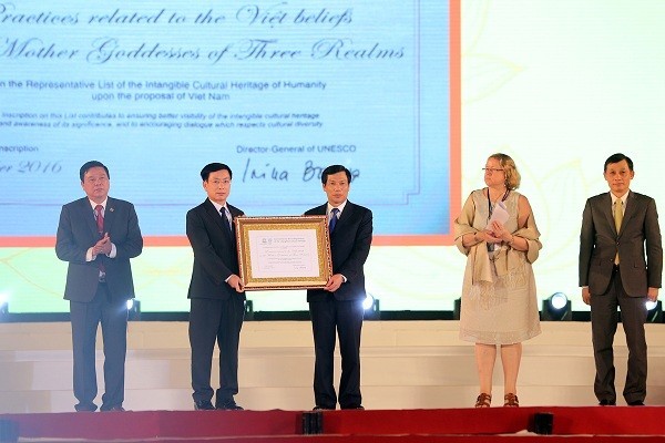 Lễ đón nhận Bằng UNESCO ghi danh “Thực hành Tín ngưỡng thờ Mẫu Tam phủ của người Việt” là Di sản Văn hóa phi vật thể đại diện của nhân loại