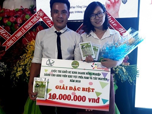 Nguyễn Hữu Tuấn và Lâm Thị Mỹ Ngọc đã đưa cỏ lúa mạch về Việt Nam và sản xuất thành một loại trà hoàn toàn tự nhiên.