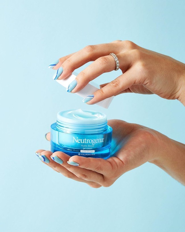 2. Neutrogena Hydro Boost Moisturizing Gel (Khoảng 385.000 VNĐ)