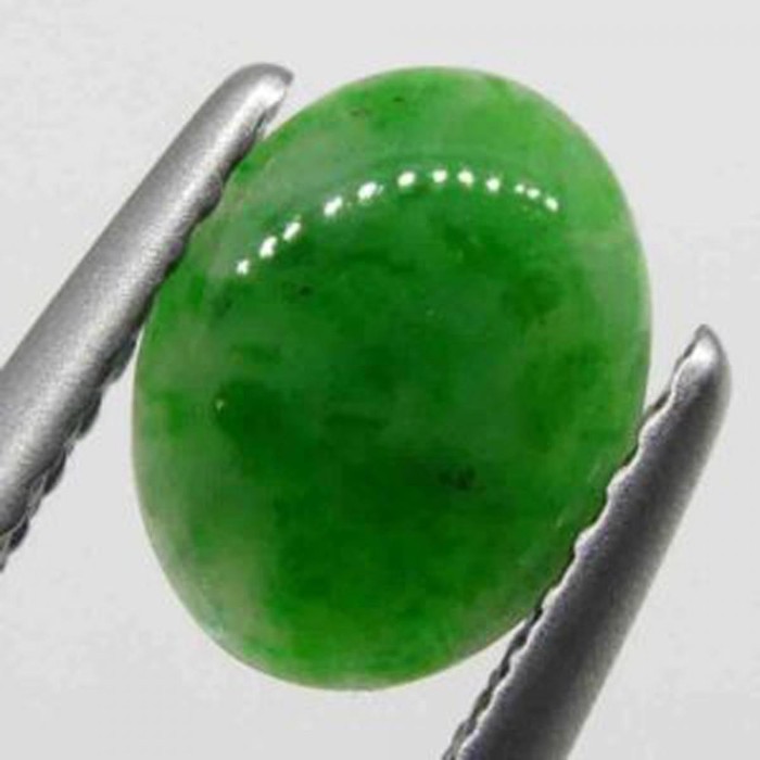 Mỗi carat của viên ngọc bích đổi màu Jadeite là 3 triệu USD