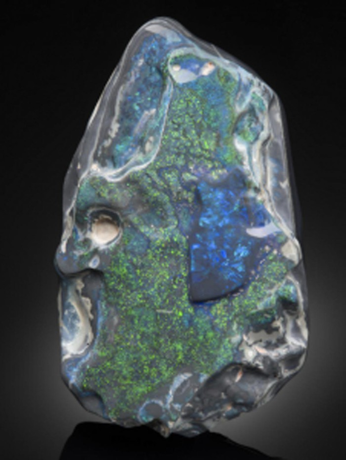 Ngọc mắt mèo đen (Black Opal)