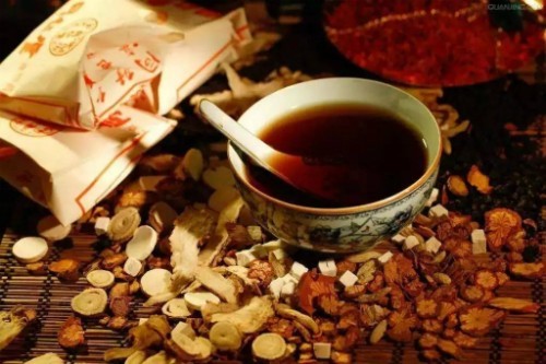 1. Dùng thuốc không phù hợp với chẩn đoán bệnh theo y học cổ truyền