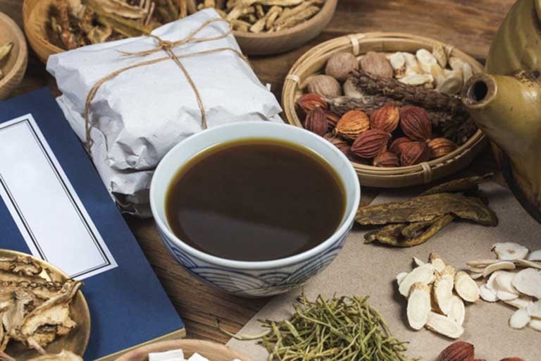 2. Dùng thuốc y học cổ truyền quá liều và kéo dài
