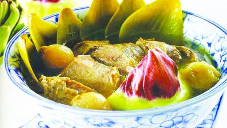 Độc đáo canh Atisô hầm giò heo