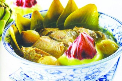 Độc đáo canh Atisô hầm giò heo