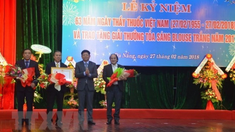 Tôn vinh các y, bác sỹ trong sự nghiệp chăm sóc sức khỏe nhân dân