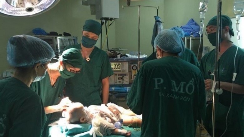 Tổ chức chương trình khám và phẫu thuật dị tật cơ xương khớp trẻ em