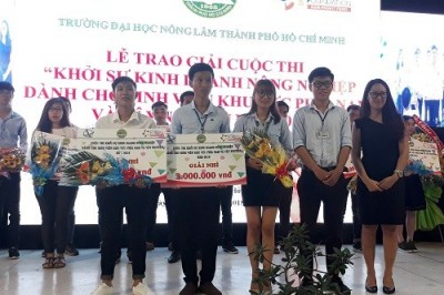 Hai sinh viên mang giống cỏ lúa mạch từ Mỹ về Việt Nam làm trà tốt cho sức khỏe