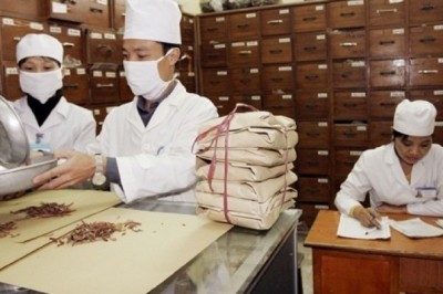 Bộ trưởng chỉ đạo tăng tỉ lệ sử dụng thuốc y học cổ truyền