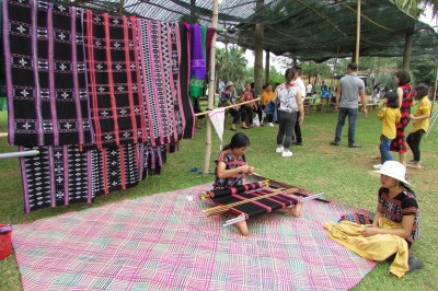 Lần đầu tiên tổ chức Lễ hội văn hóa thổ cẩm Việt Nam