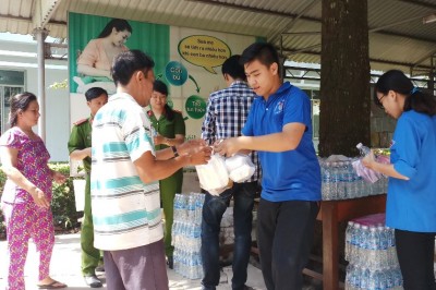 Phật tử Trung Lạc với những suất cơm chay cho bệnh nhân