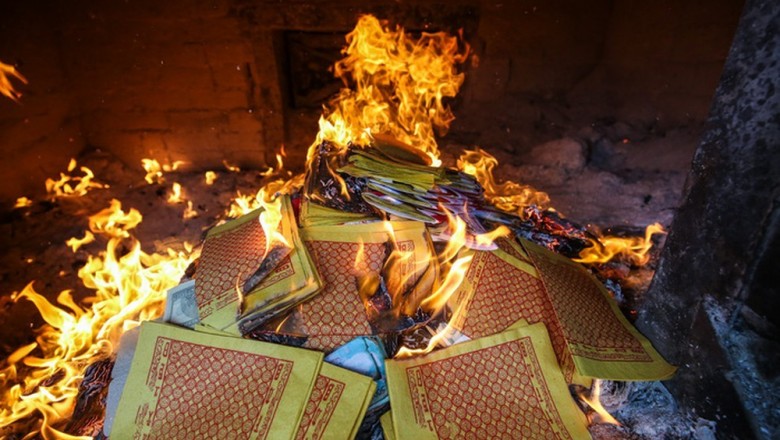 Giật mình khi người Việt mua vàng mã, đồ cúng nhiều gấp 8 lần sách cho trẻ em