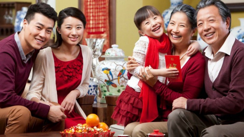 Phụ nữ đã có chồng con ăn Tết nhà nội là truyền thống tốt