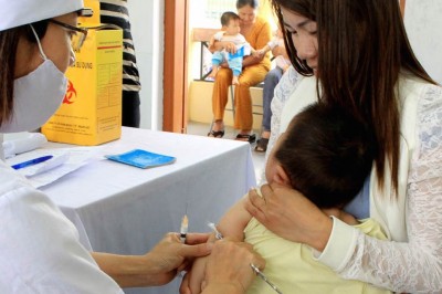 Khi nào cần tiêm vắc xin MMR II phòng các bệnh Sởi- quai bị- rubella?