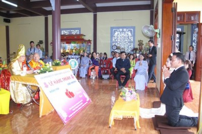 Hai Phật tử tổ chức lễ hằng thuận tại chùa An Hội