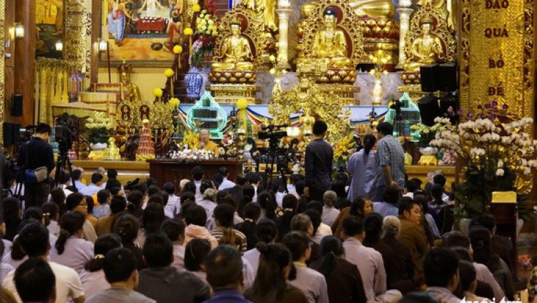 Từ vụ chùa Ba Vàng: Đừng tự làm tổn thương cơ thể mình