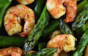 Măng tây, khoai tây, hải sản, các loại hạt và thịt đỏ chứa chất gây ung thư vú