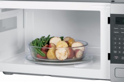 Đứng gần lò vi sóng có nguy hiểm không? Nếu bạn có thắc mắc hãy đọc thông tin này