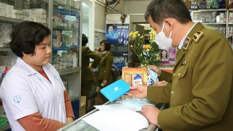 1.220 nhà thuốc bị phạt vì tăng giá khẩu trang y tế