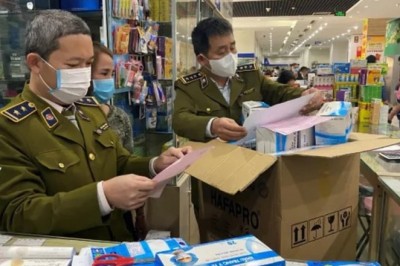 Hà Nội: Xử lý 43 cửa hàng, cá nhân 'chặt chém' giá khẩu trang