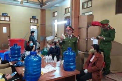Phát hiện cơ sở sản xuất hàng ngàn chai nước rửa tay chống virus corona giả