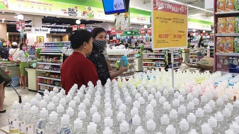 Nước rửa tay khô giảm giá mạnh, hàng về tràn khắp siêu thị