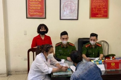 Phạt 200 nghìn đồng với người dân ra đường không đeo khẩu trang phòng dịch Covid-19