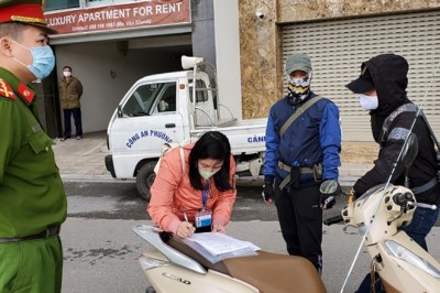 Ba người ra đường không vì mục đích thiết yếu bị phạt