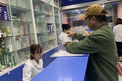 Người đến mua thuốc ho, sốt, nhà thuốc phải hướng dẫn khai báo y tế điện tử