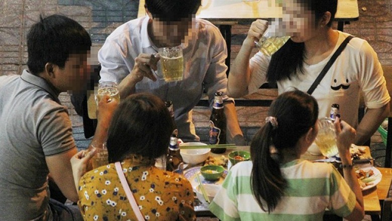 Từ 15/11: Phạt sếp nếu để nhân viên uống bia, rượu trong giờ làm việc