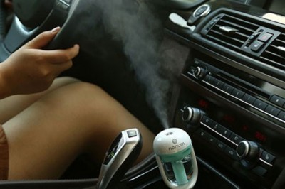 Cách sử dụng tinh dầu trên ô tô giúp hạn chế mùi hôi và chống say xe