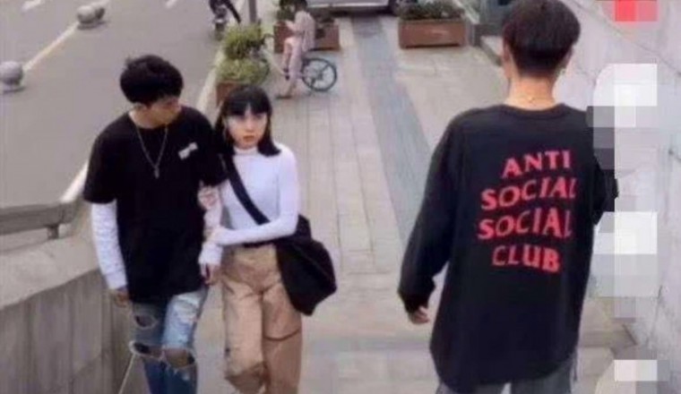 Phụ nữ chăm ngắm trai đẹp nhận đủ lợi ích từ dưỡng da đến kéo dài tuổi thọ