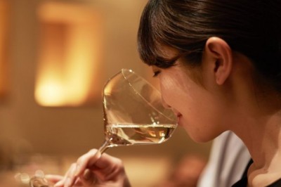 Uống rượu nhiều có thể khiến hiệu quả vaccine COVID-19 yếu, Uống rượu vừa đủ có tác dụng gì tốt ?