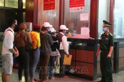 Đại sứ quán Việt Nam tại Lào thông báo về việc nhập cảnh Việt Nam