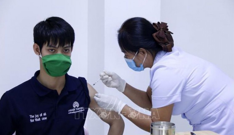 Lào cấp chứng nhận tiêm chủng vaccine cho người muốn xuất cảnh