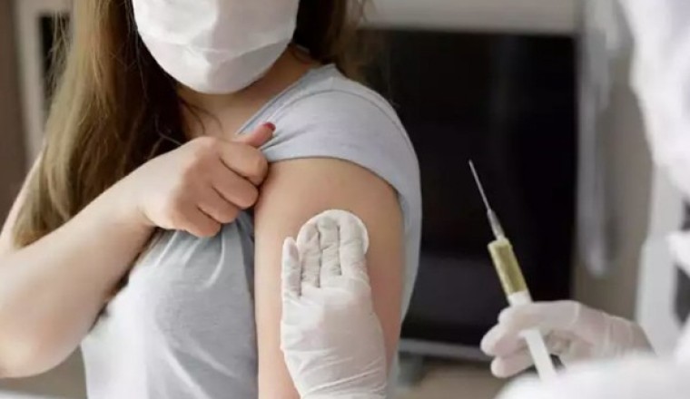 Phản ứng sau tiêm vắc xin Covid-19 giữa nam và nữ khác nhau thế nào?