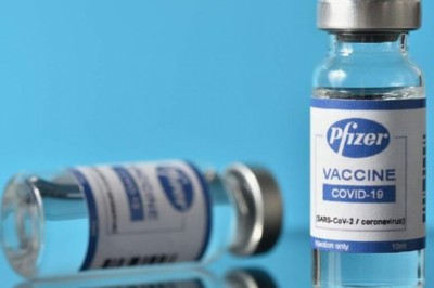Lý do vắc xin Pfizer ít tác dụng phụ hơn