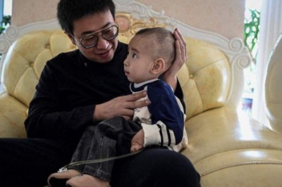 Người cha chỉ học hết cấp 3 tự chế thuốc cứu con mắc bệnh nan y