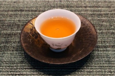 Trà đá quý hiếm Trung Quốc bán 4,3 tỉ đồng/kg ở nhà hàng Hong Kong