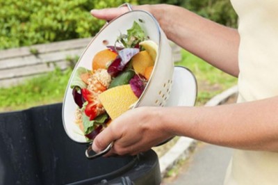 Phí phạm thức ăn nước uống gieo nghiệp nghèo khổ