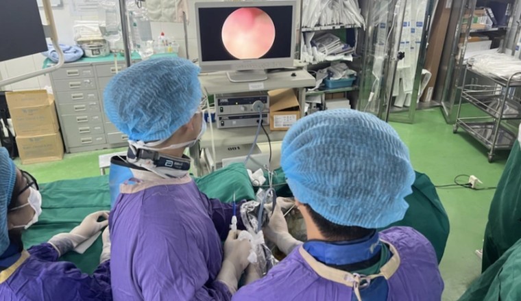 Loại bỏ hoàn toàn sỏi mật phức tạp chỉ với 1 lỗ nhỏ trên da