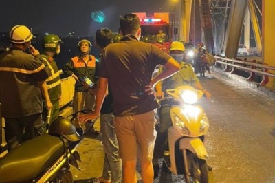Để lại giấy tờ tùy thân, nam thanh niên nhảy cầu Chương Dương