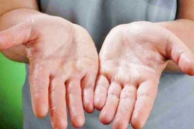 Bài thuốc chữa bệnh mồ hôi tay chân