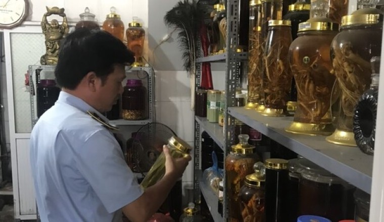 Hà Nội: Thu giữ gần 650 lít rượu không rõ nguồn gốc xuất xứ