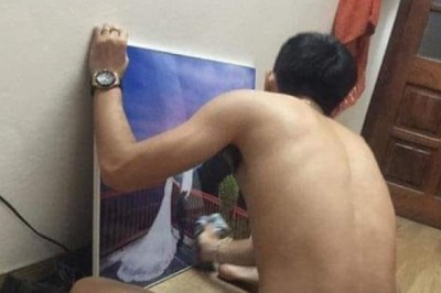 Anh chồng mỗi lần cãi nhau lại lấy ảnh cưới ra lau để 'thử' cơn giận của vợ