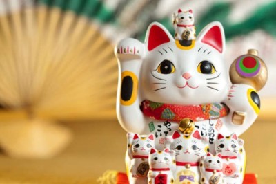 Mèo thần tài May Mắn Phong thuỷ Maneki Neko Nhật Bản cho năm 2023