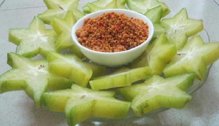 Khế chua có tác dụng chữa bệnh viêm loét, bí tiểu, cảm cúm.