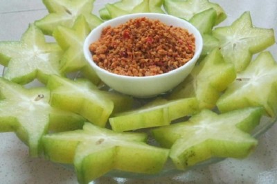 Khế chua có tác dụng chữa bệnh viêm loét, bí tiểu, cảm cúm.