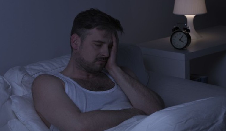 Dấu hiệu ở chân khi ngủ cảnh báo mỡ máu tăng cao, tăng nguy cơ đau tim đột quỵ
