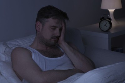 Dấu hiệu ở chân khi ngủ cảnh báo mỡ máu tăng cao, tăng nguy cơ đau tim đột quỵ